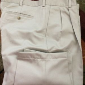 Roundtree & York pleated front 40/32